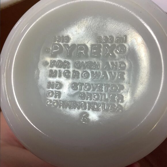 Vintage Mid Century PYREX Spring Blossoms Crazy Daisy Coffee Milk Glass Mug USA - Picture 2 of 2